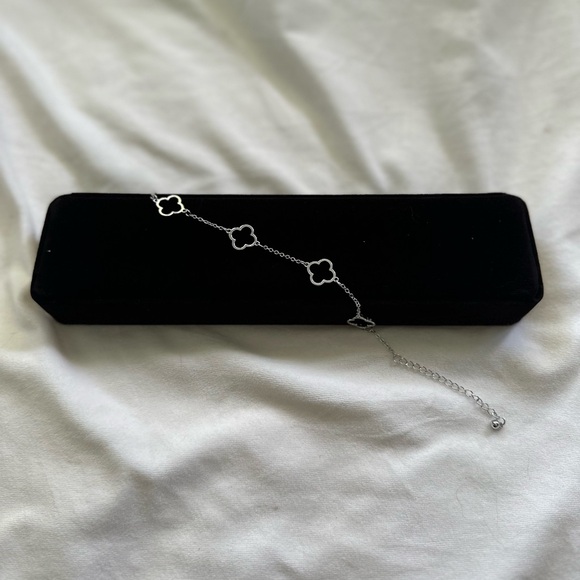 Four Leaf Bracelet - Picture 2 of 7